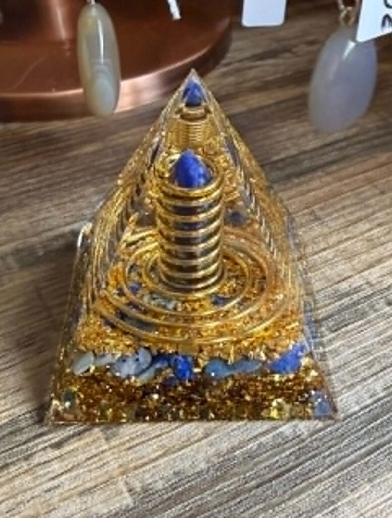 orgonite en lapis lazuli