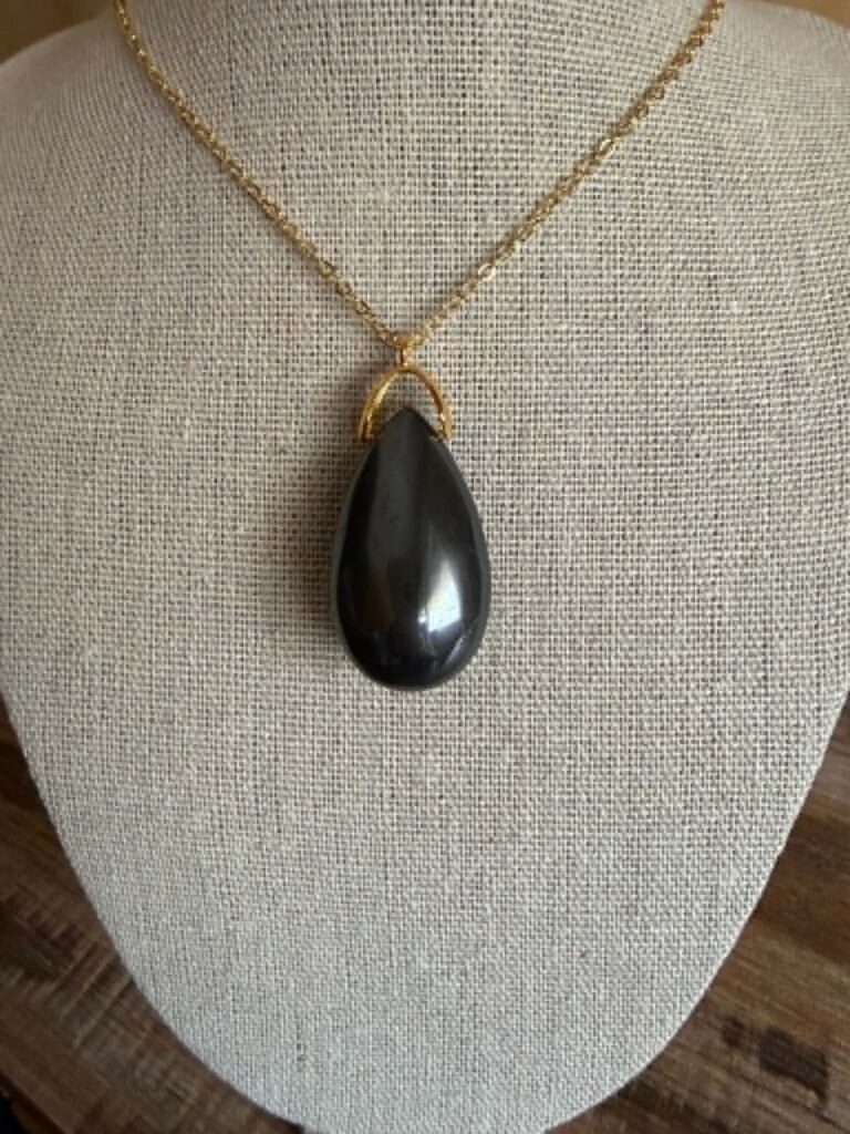Pendentif en hématite noire